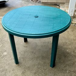 Free Round Plastic Table (41”) 