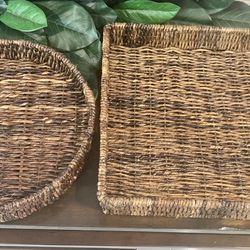 2.Handwoven Serving Trays and Decorations 
