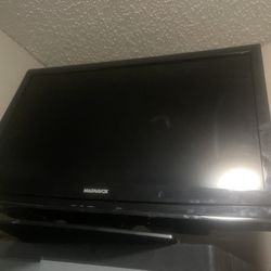 37”. TV.  Magnavox.         no Smart 