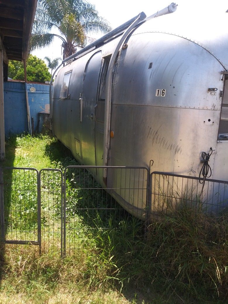 Air Stream Trade Wind 1967 Camper