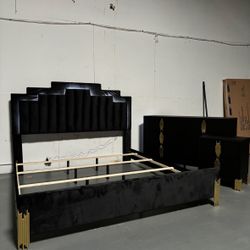 KING 4 PIECE SET $975 YOU DON’T PAY UNTIL WE DELIVERY! DELIVERY INCLUDED!!  YOU DONT PAY UNTIL WE DELIVER