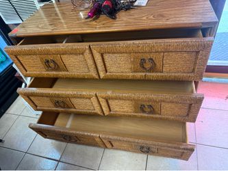 Beautiful chest in very good condition $45