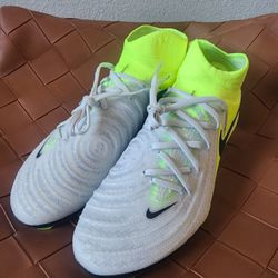 Nike Phantom Luna 2 Elite FG Soccer Cleats 