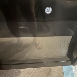 GE® 1.6 CU. FT. OVER-THE-RANGE MICROWAVE OVEN plus Hardware