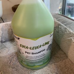 Flea And Tick dog  Shampoo- One Gallon Bottle
