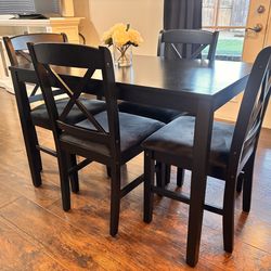 4 Person black table