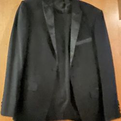 BLACK TUXEDO PERFECT FOR WEDDINGS!