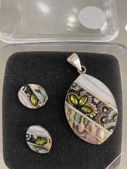 Beautiful silver opal pendant with earrings