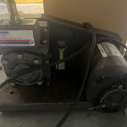 Welch 1400 Vacuum Pump – Industrial Lab Pump – Strong Working Condition