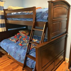 Full Size Bed With Twin Bunk