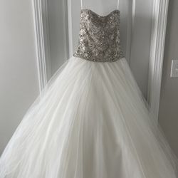 Wedding Dress/ Wedding Gown