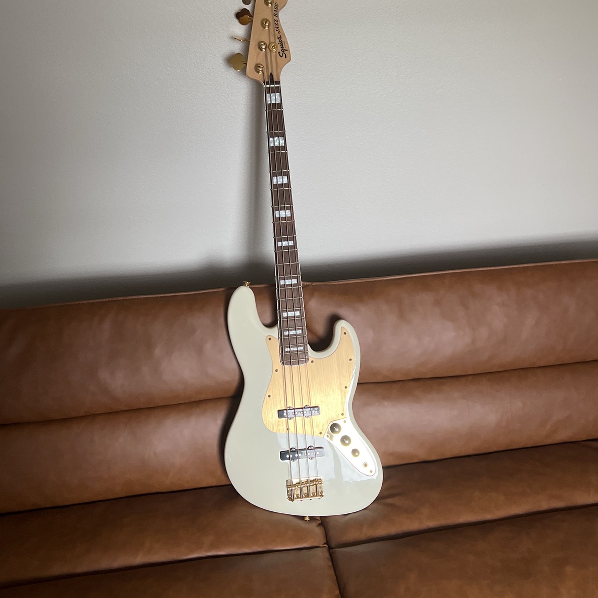 Squier 40th Anniversary Jazz Bass Gold Edition