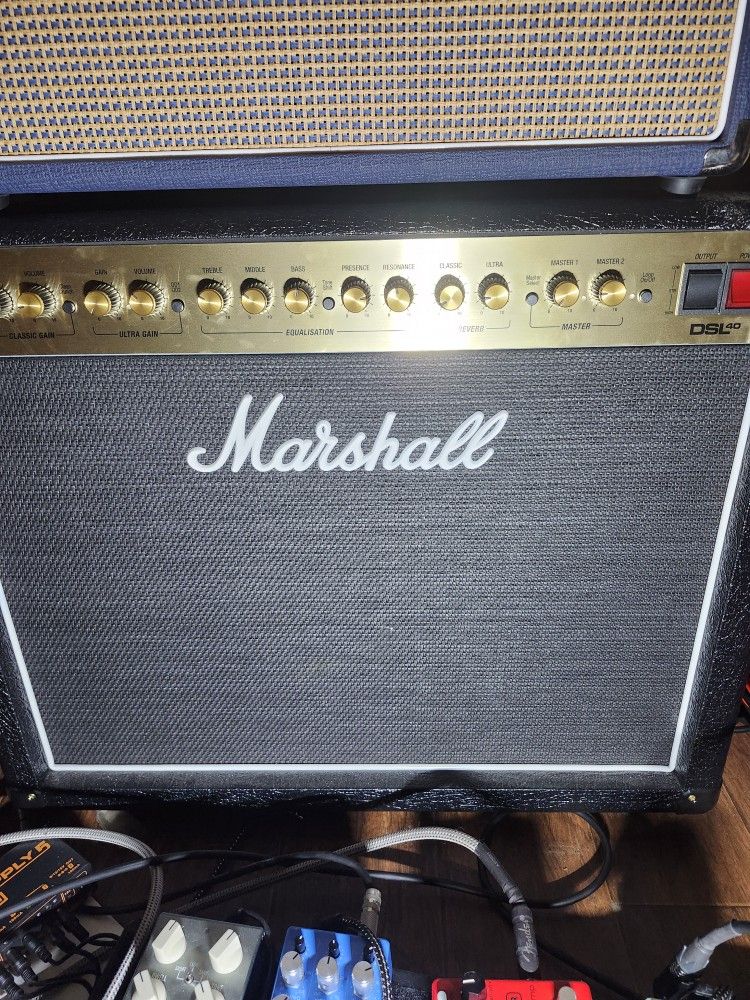 Like New Marshall Dsl 40 1x12 Amp