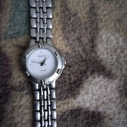 Woman's  Gucci G-Timeless  watch