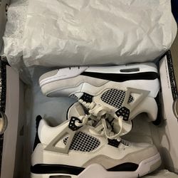 Jordan 4 Military Black (Men’s 7.5)