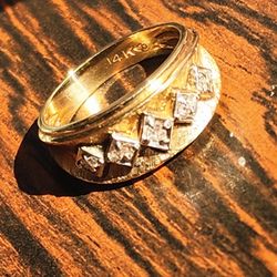 14kt Solid Gold Diamond Ring 