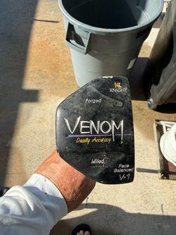 Knight Venom golf putter