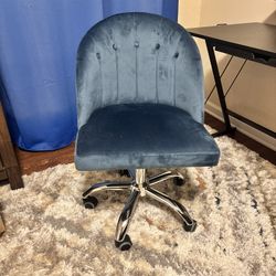 VELVET CHAIR BRAND NEW NEVER USED 