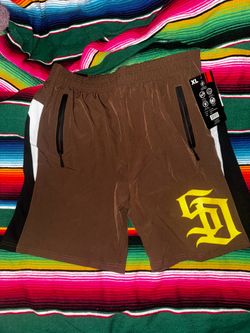 Men’s workout shorts with zipper pockets