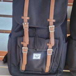 Black Herschel Backpack  (30L) 