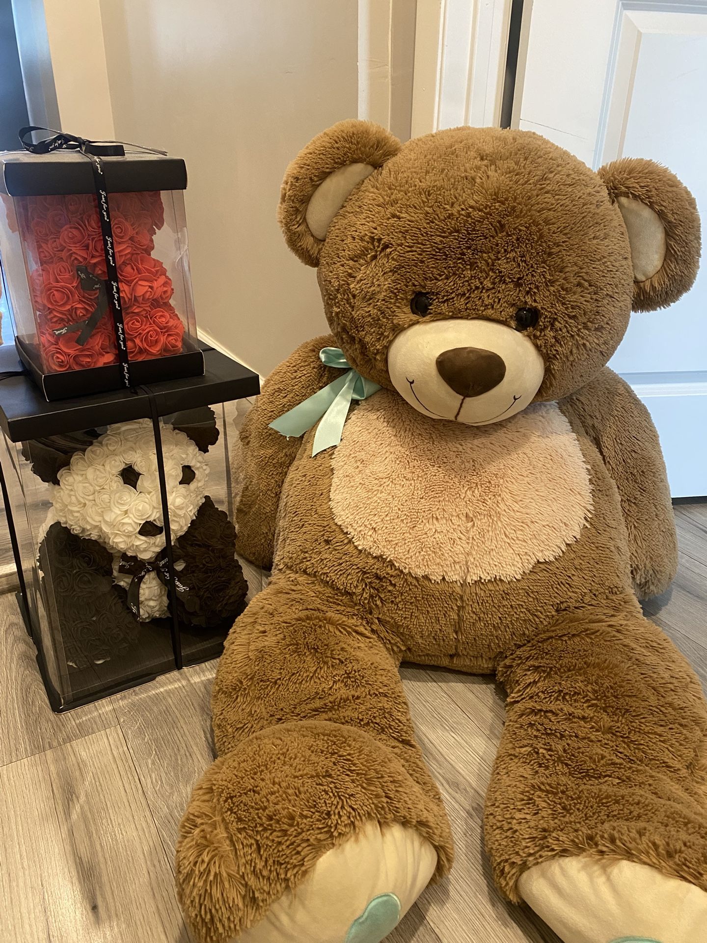 Huge Cute Teddy Bear and Floral Bear Gifts