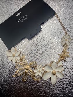 Akira Accessories White Floral Statement Necklace