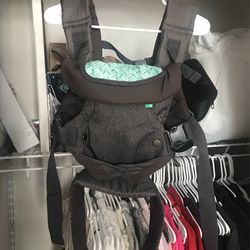 Infantino 4-in-1 Convertible Carrier 