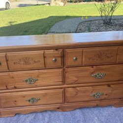 Dresser, Pine, 6 Drawers, Brass Pull Knobs, Delivery,