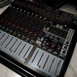 Behringer Europower PMP4000 16-Channel 1600W Powered Mixer