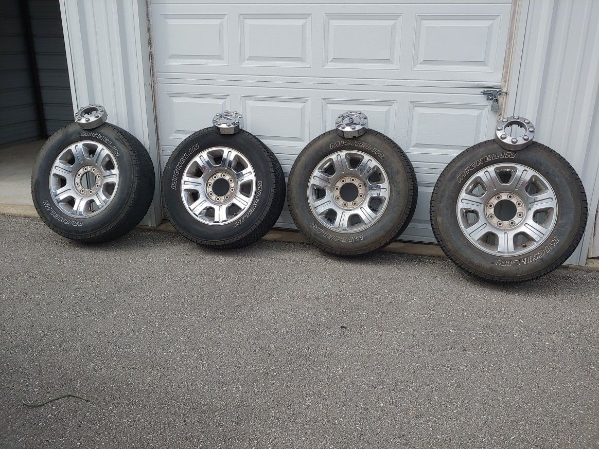 2013 2016 F250 and F350 Rims with centercaps