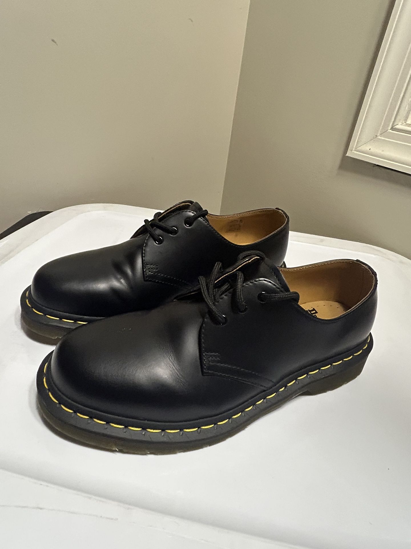 NEW NO BOX DR MARTENS BLACK LEATHER Shoes -SIZE-8M US MENS
