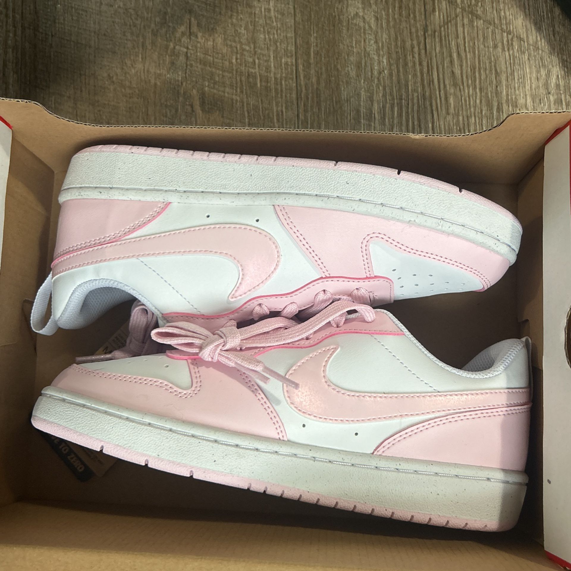 White And Pink Nike 