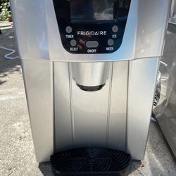 Ice Maker/Water Dispenser 