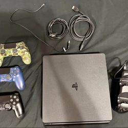 Ps4 Silm 800 GB, 2 PS4 Controllers, And 1 Fifine Microphone, And 1 Gaming Headset