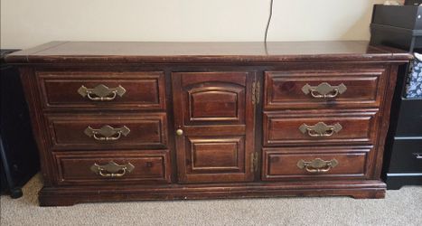 Wood dresser