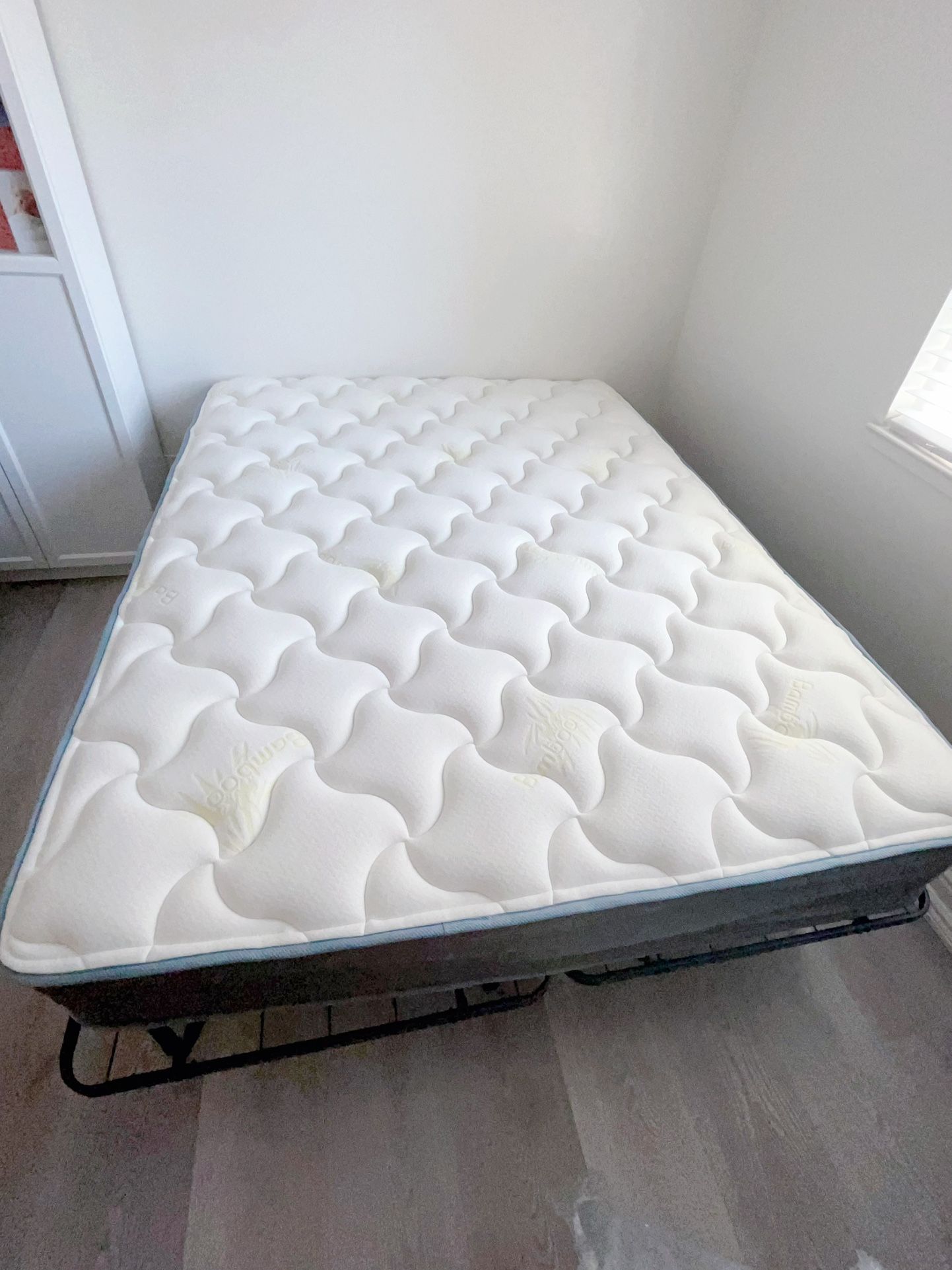 Queen Size Bamboo Mattress + Metal Grid Frame – Excellent Condition