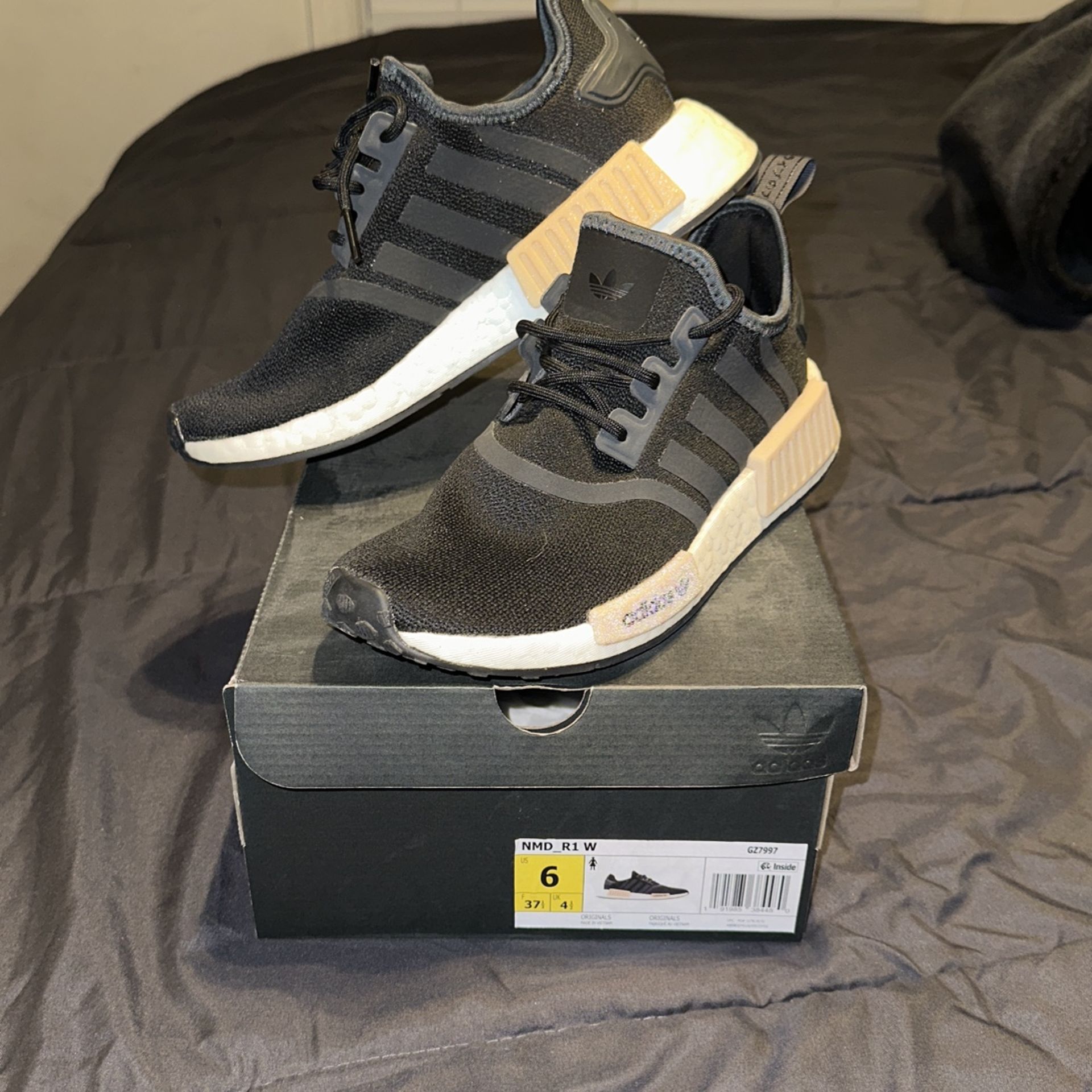 adidas gazelle silver green womens adidas Nmd R2 PK White 8.5