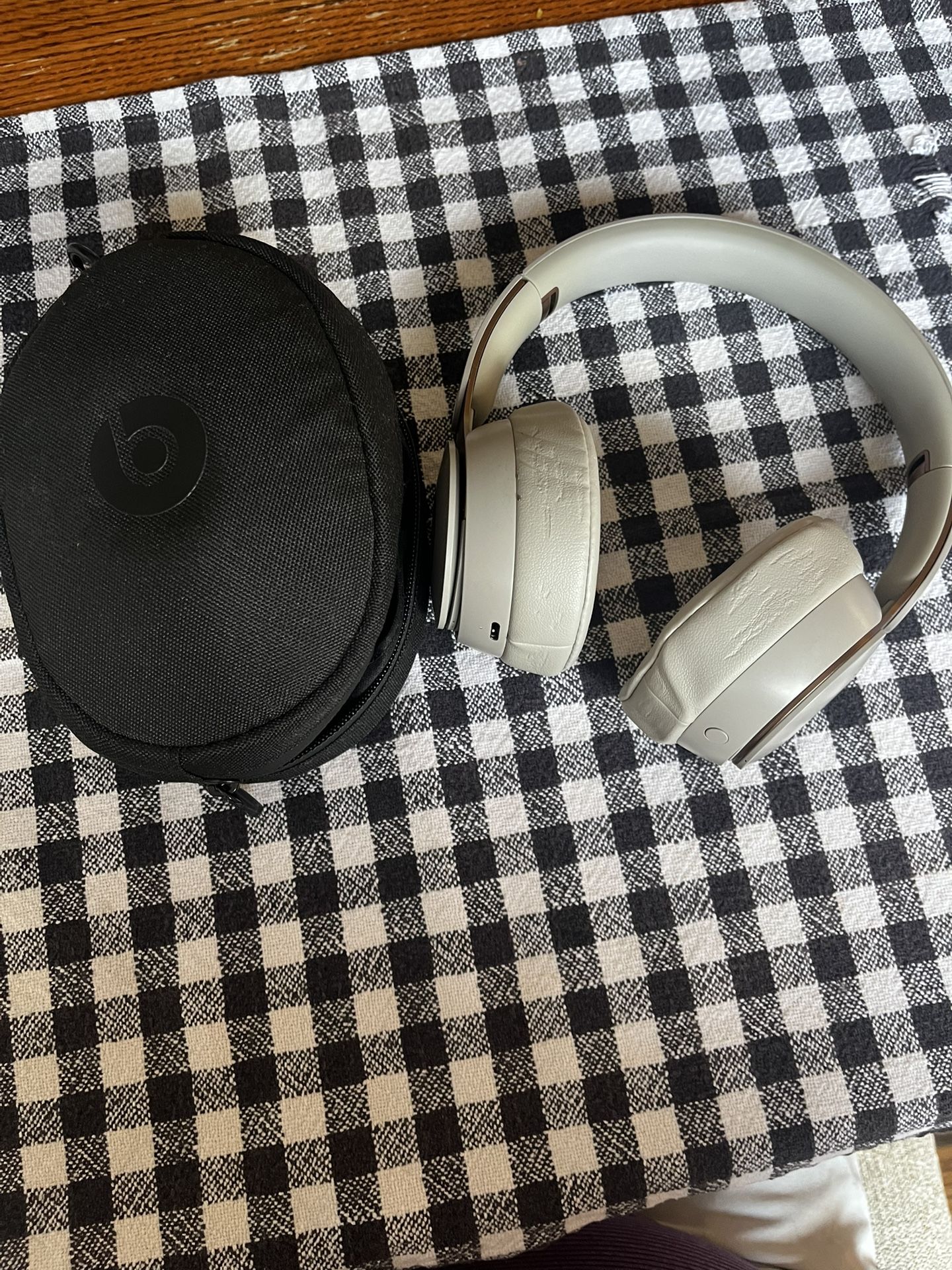 Beats Solo Pro