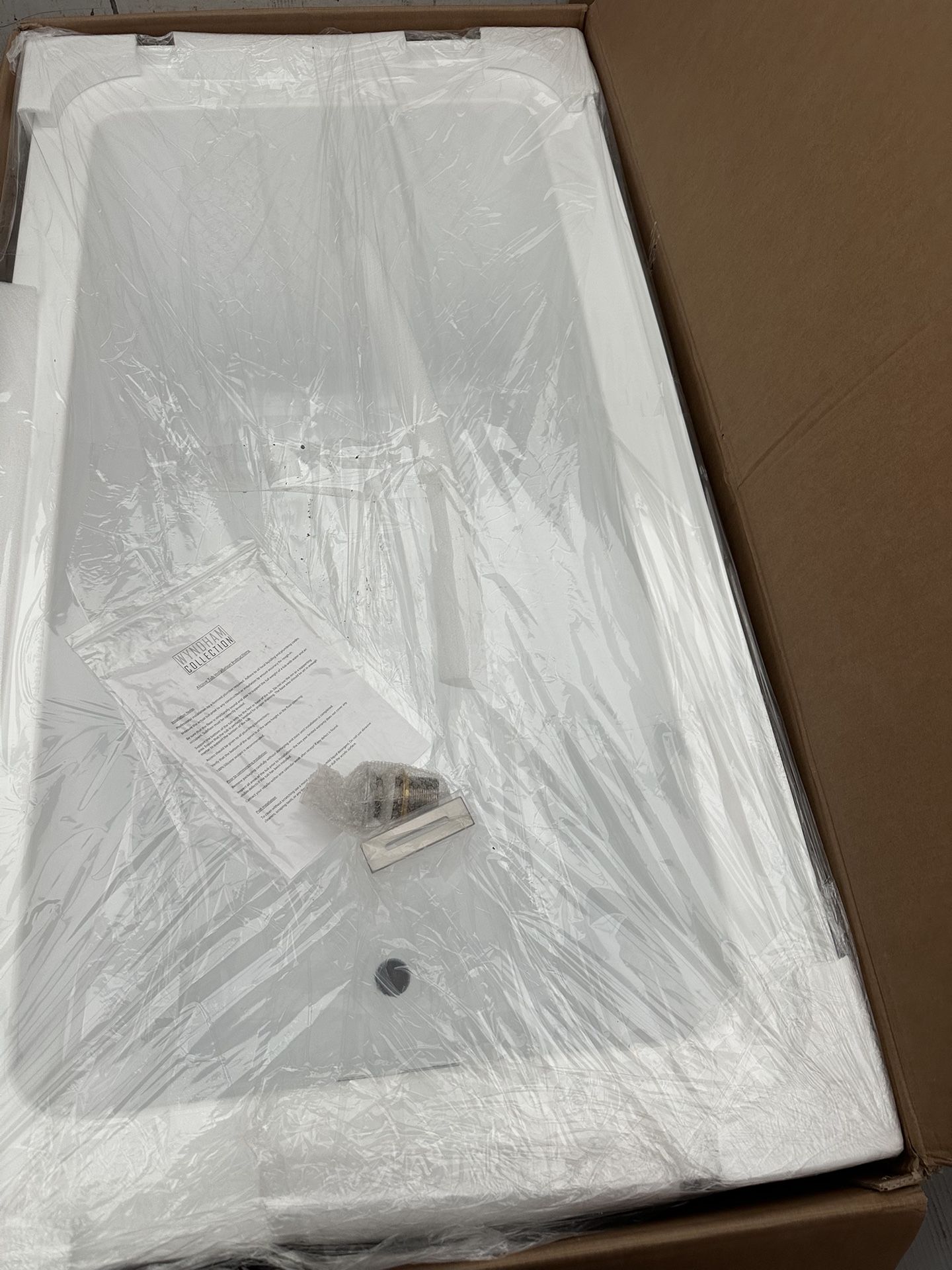 Wyndham Collection 60x32RH Bathtub 