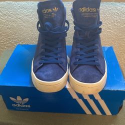 Adidas CourtVintage Mids Size 7