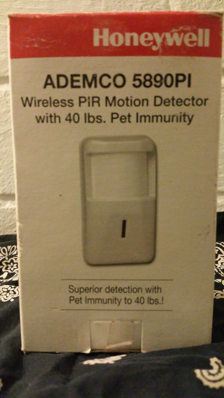 Ademco 5890pi Wireless Motion Detector with 40 lbs Pet Immunity
