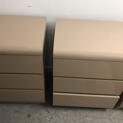 24”wx18”dx31”h 2 Good condition light stand