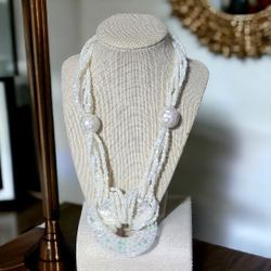 VINTAGE MULTI-STRAND MILK GLASS SEED BEAD MOSAIC MOTHER OF PEARL NECKLACE