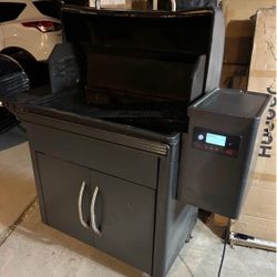TRAEGER SILVERTON XL PELLET GRILL SMOKER WORKS GREAT
