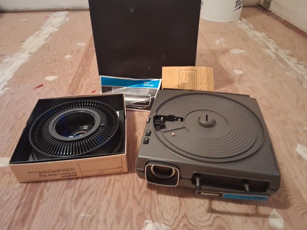 Keystone 1800 Slide Projector With Case