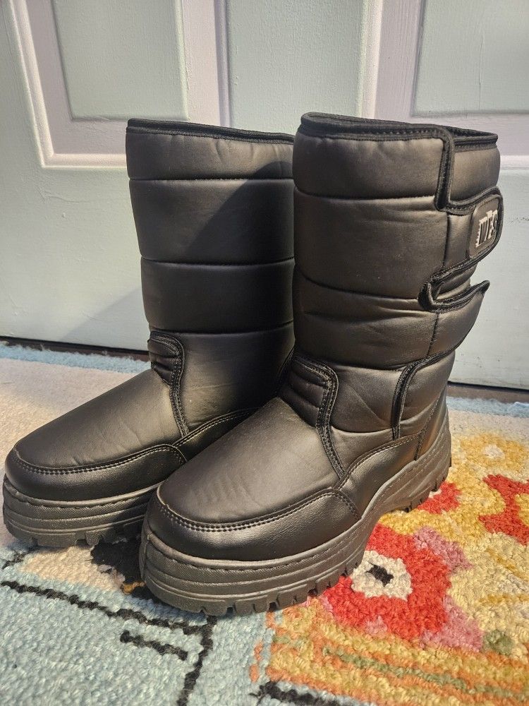 $10 - Size 8 (Young Men) Snow Boots