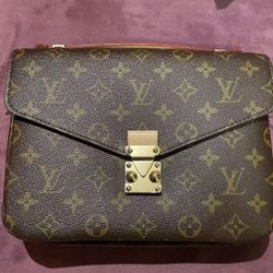 LouisVuitton messenger bag
