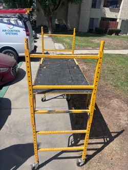 Scaffolding table