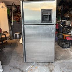 GE Refrigerator. Works Fine 36 W, 70 Tall, 27 Deep