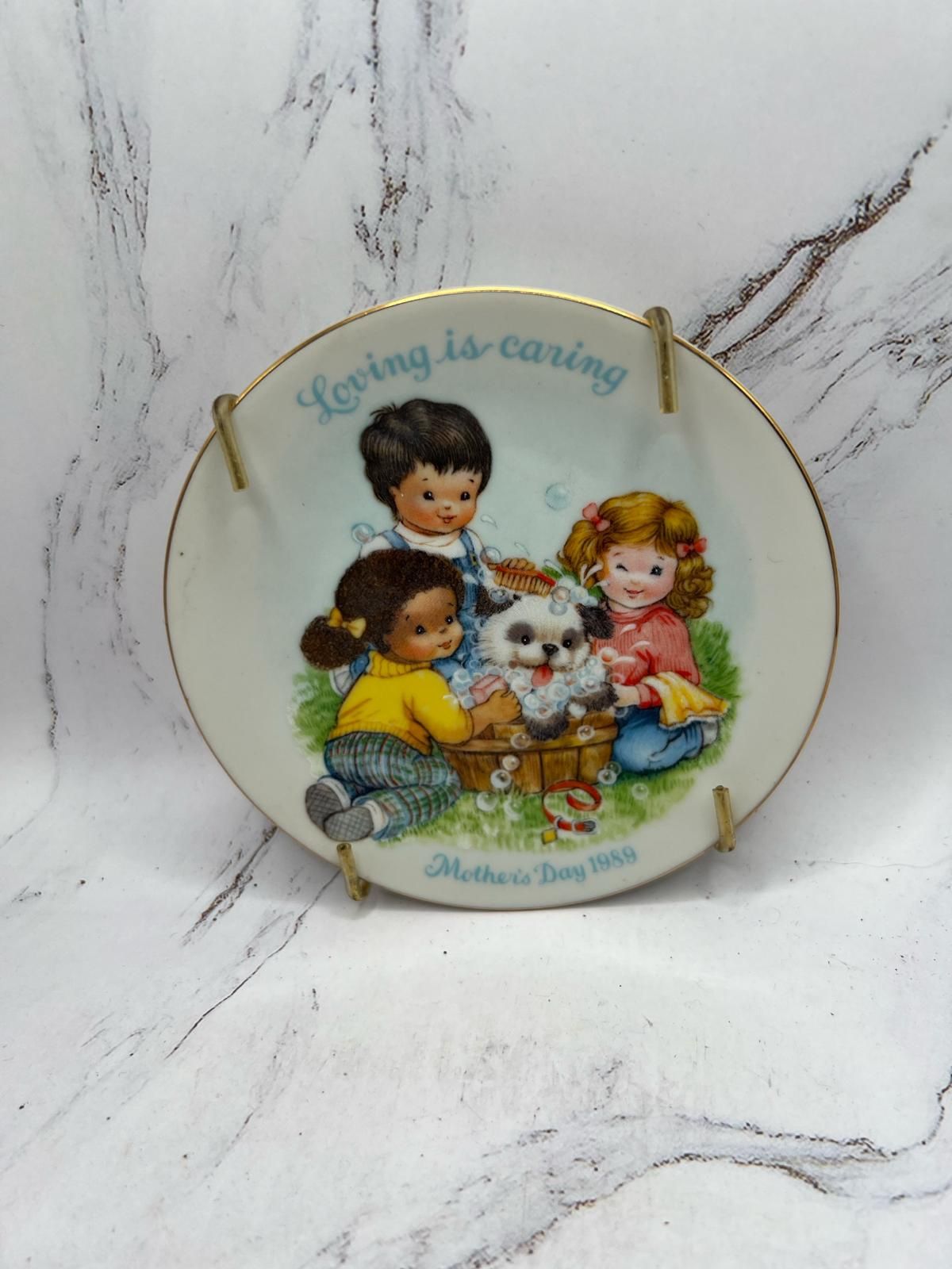Vintage Avon Mother's Day Porcelain Plate Loving Is Caring 1989 NWOB